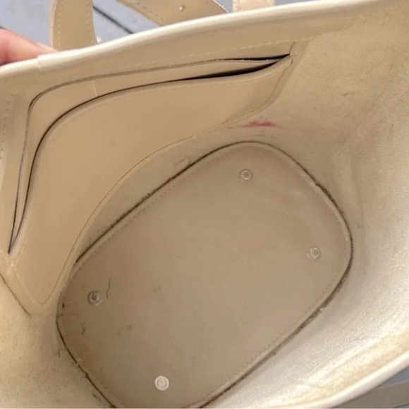 Vintage Dooney & Bourke Cream Leather Buckle Front Detail Bucket Shoulder Bag - Picture 13 of 13